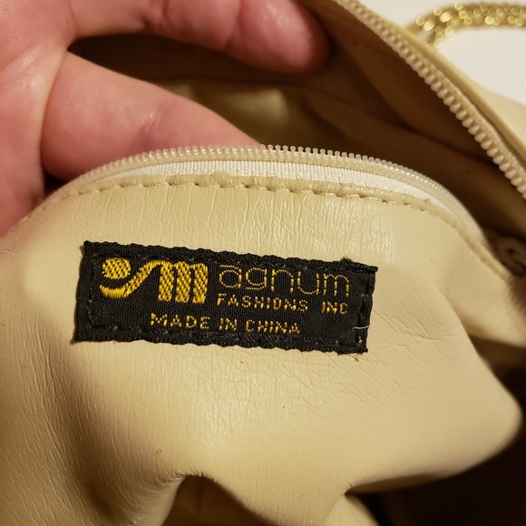 Vintage Magnum Quilted crossbody - Picture 3 of 5